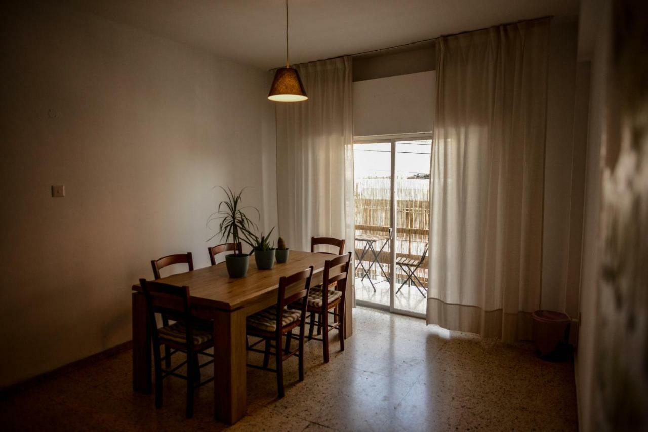 Katka Hostel Larnaca Exteriör bild